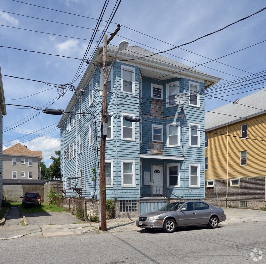 Primary Photo - 131 Hathaway St