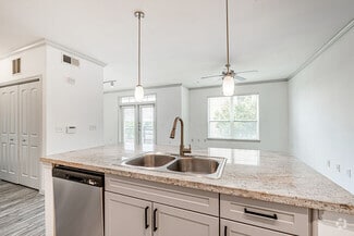Building Photo - 2801 S Bartell Dr