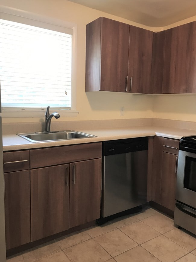 Building Photo - Oak Gardens Apartments