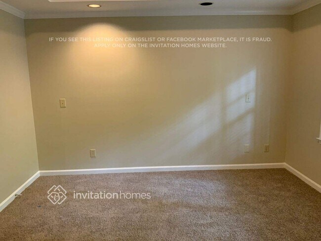 Foto del edificio - 225 Tennis Ct Ln