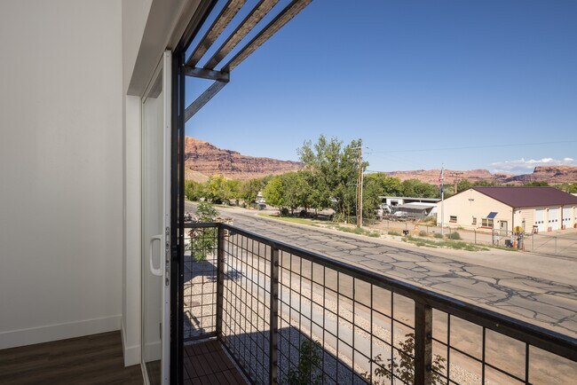 Foto del edificio - 443 Kane Creek Blvd