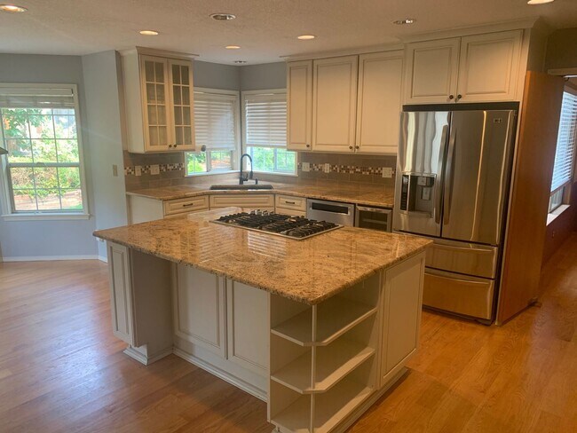 Foto del edificio - 4 br, 2.5 bath House - 15965 NW Foxborough...
