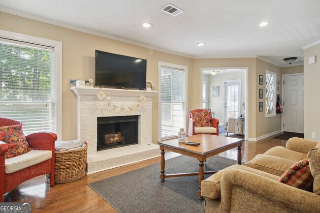 Foto del edificio - 911 Hollyfax Cir NE