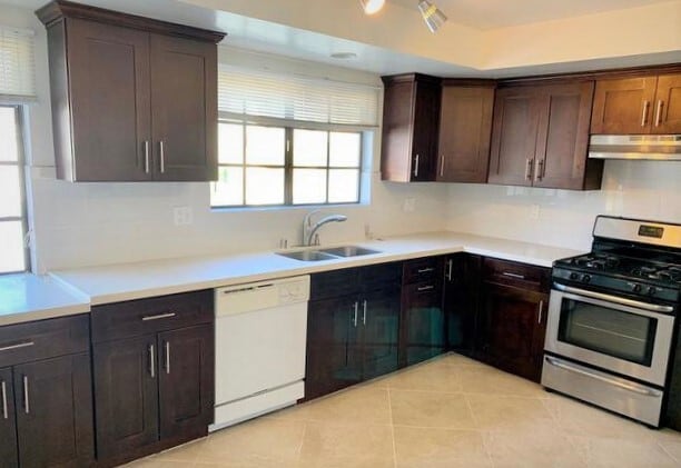 Building Photo - 136 S Swall Dr