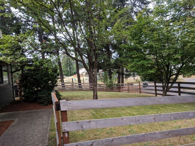 Foto del edificio - 13527-13529 4TH AVE CT E