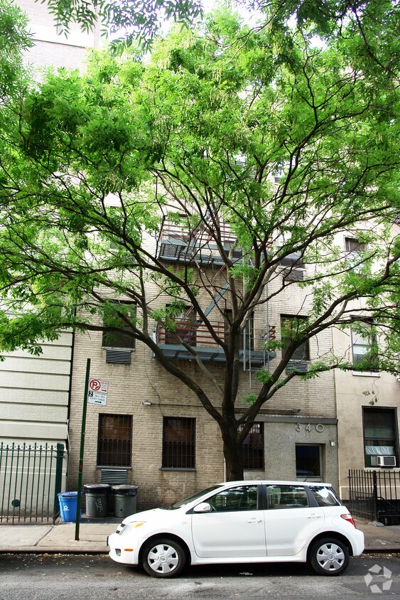 Foto del edificio - 340 W 48th St