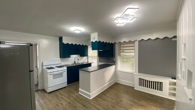 Building Photo - 26 Pine St