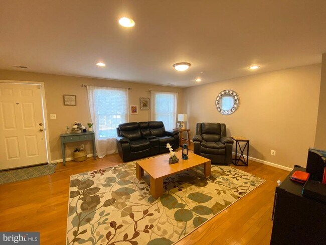 Foto del edificio - 725 Chestertown St
