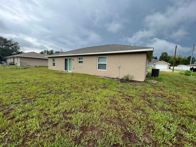 Foto del edificio - BEAUTIFUL 3 Bedroom and 2 Bath in Ocklawaha!