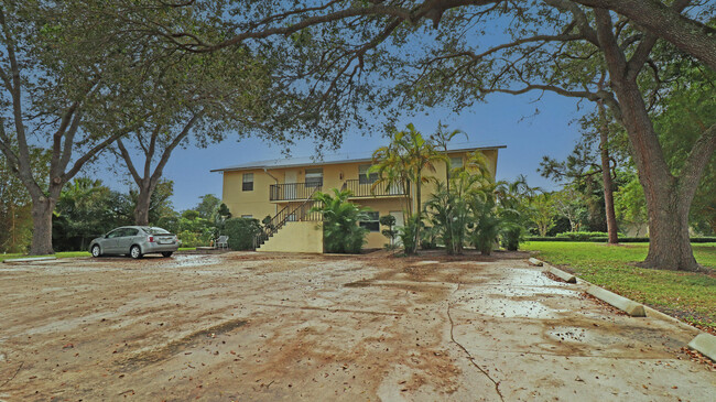 Foto del edificio - 720 SW Gardens Blvd