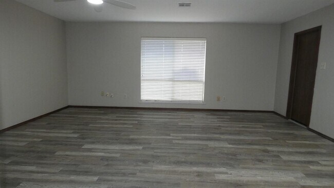 Foto del edificio - 6404 NW Birch Ave