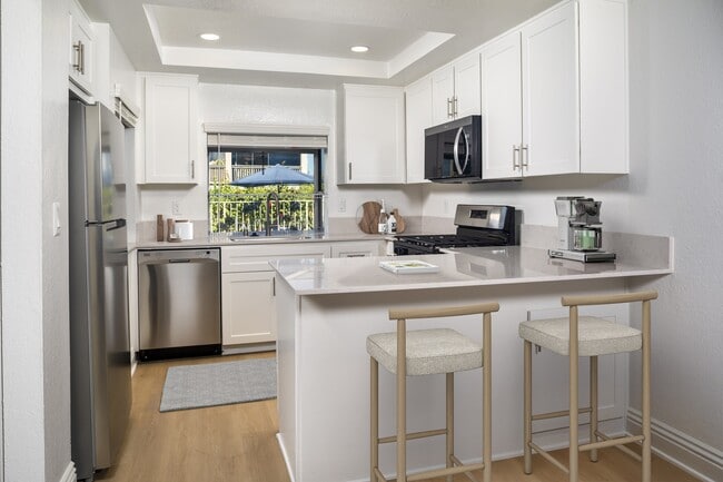 Building Photo - Rancho Vista
