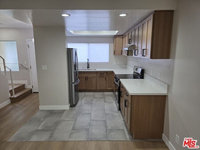 Foto del edificio - 14747 Woodruff Ave