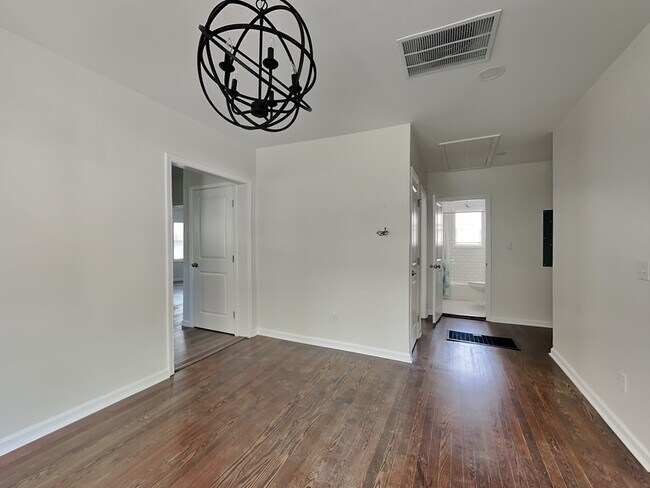 Foto del edificio - 499 Woodlawn Ave NW