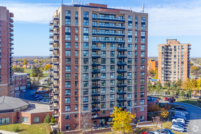 Building Photo - King Tower