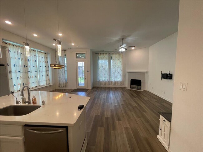 Building Photo - 3023 Dragonlet Ln