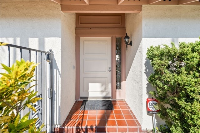 Building Photo - 10 Alderbrook