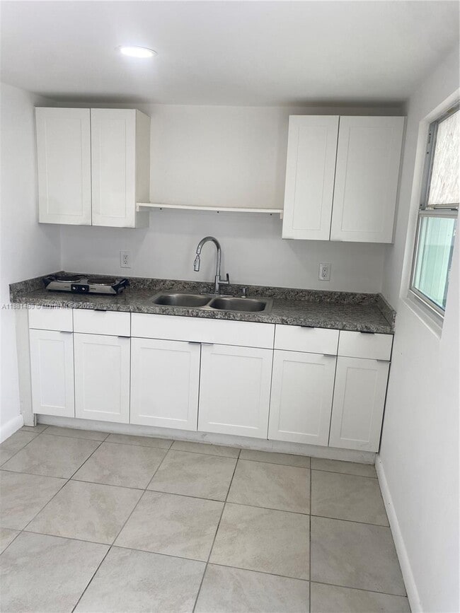 Building Photo - 2920 SW 79th Ave