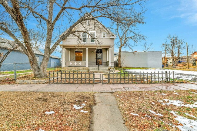 $2,900, 3-bed, 2 bath victorian home with a fenced yard and $300 off the first month's rent. - $2,900, 3-bed, 2 bath victorian home with a fenced yard and $300 off the first month's rent.