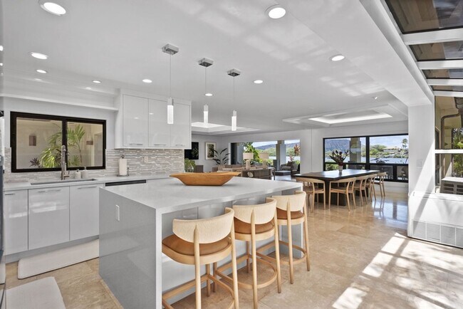 Foto del edificio - Honolulu Lagoonfront Villa | 4BR Courtyard...
