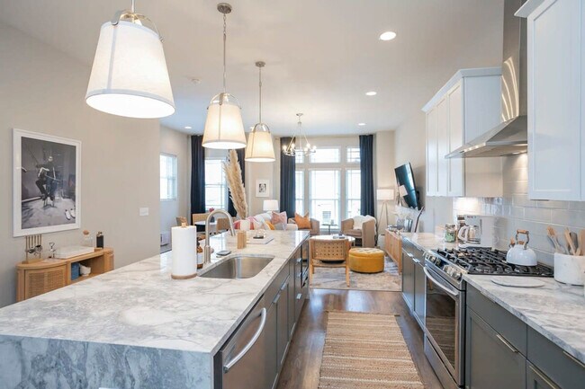 Building Photo - 713 26th Ave N