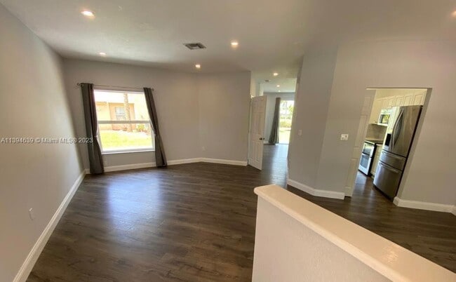Building Photo - 667 NW 170th Ter