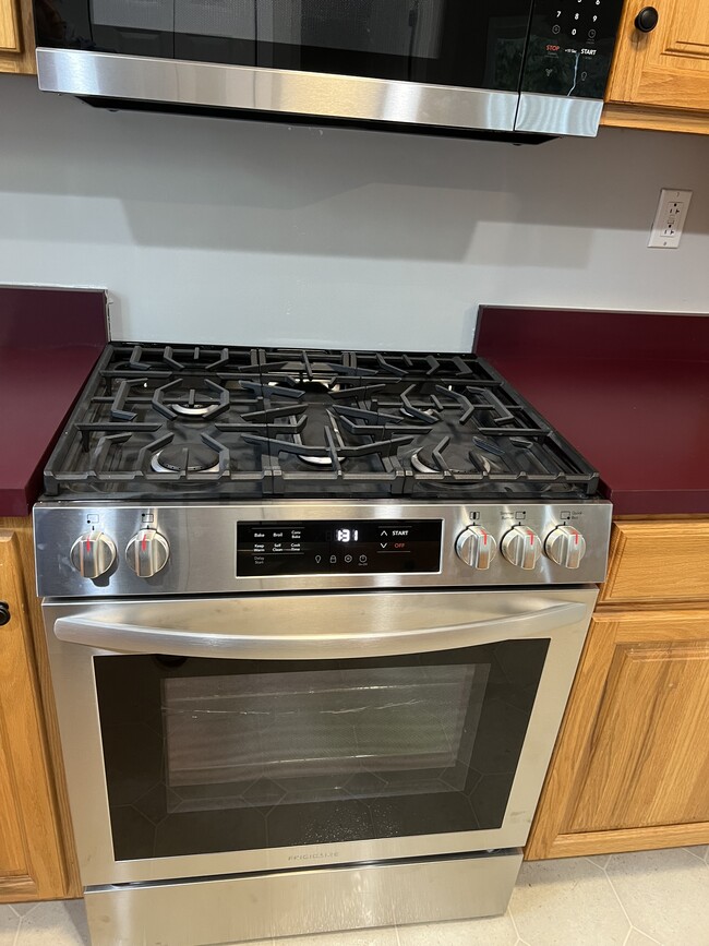 Building Photo - 764 Thrall Ave