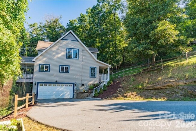 Building Photo - 40 Crestwood Dr