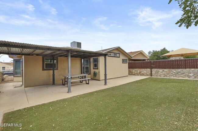 Foto del edificio - 14222 Poets Rock Ln