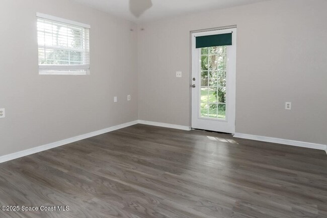 Foto del edificio - 1743 SW Import Dr