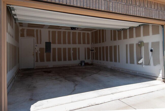 Foto del edificio - 830 Conroe Wy