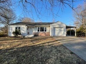 Building Photo - 1213 E Wayland St