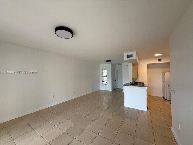 Foto del edificio - 2493 Centergate Dr