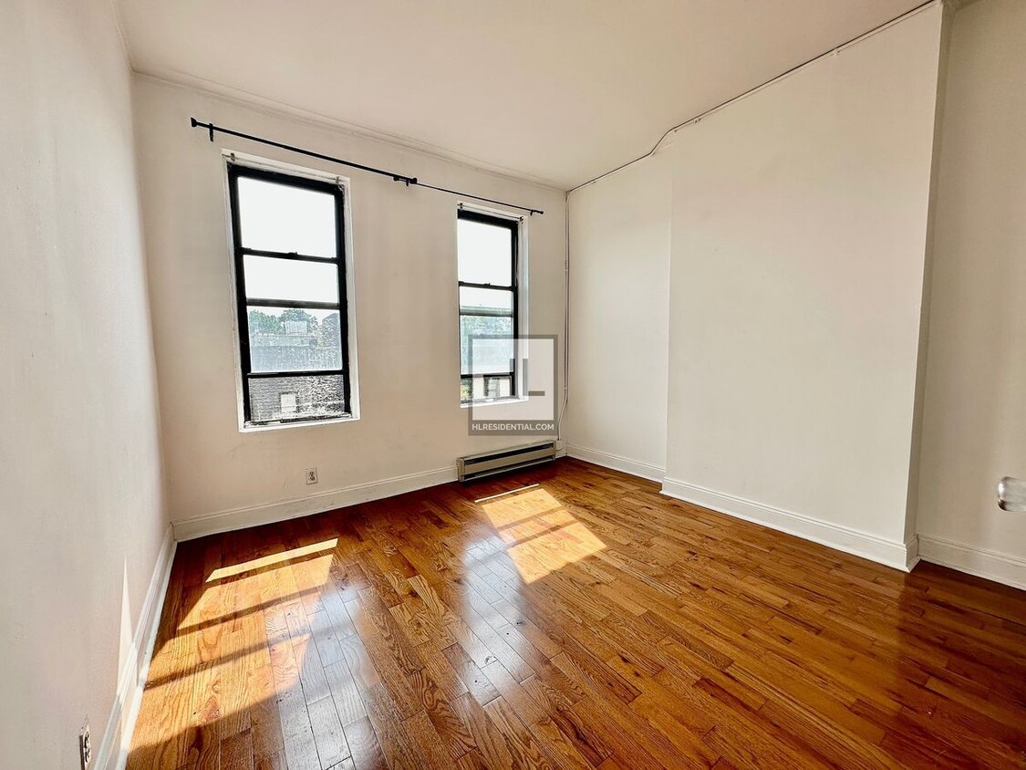 Primary Photo - Spacious Bushwick 2-Bed 1-Bath / Great Loc...