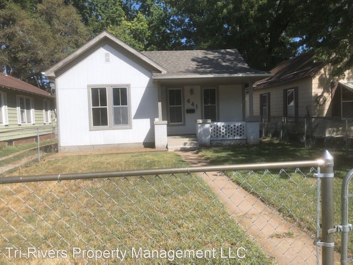 2 br, 1 bath House 441 S. 10th St. House Rental in Salina, KS