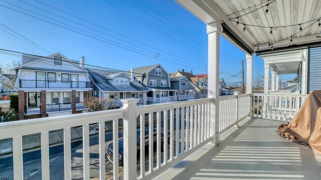 Building Photo - 1A N Victoria Ave