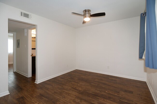 Building Photo - Charming 2-Bedroom, 1-Bath Near Downtown &...
