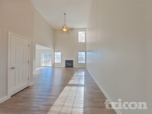 Building Photo - 9245 Simonton Dr