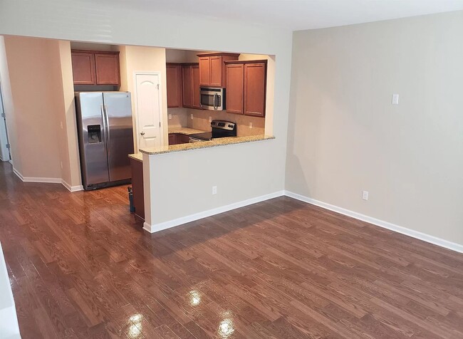 Building Photo - 4464 Middletown Dr