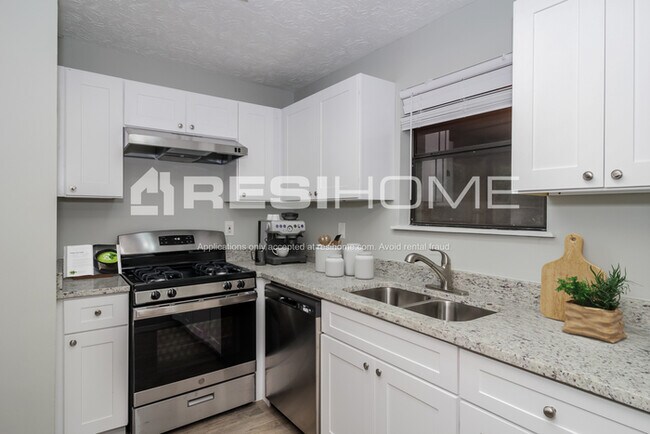 Building Photo - 2660 Sheffield Ct