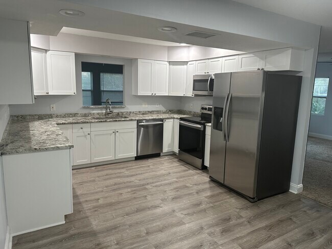 Foto del edificio - 3436 Iris St N