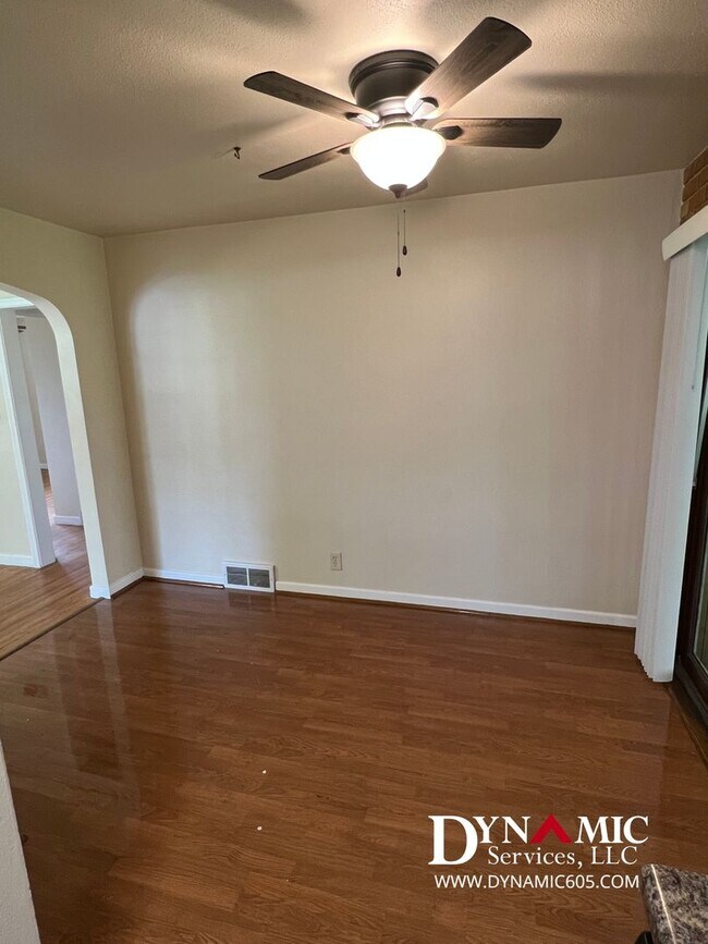 Foto del edificio - Updated 4 Bedroom, 2 Bathroom House By Augustana University