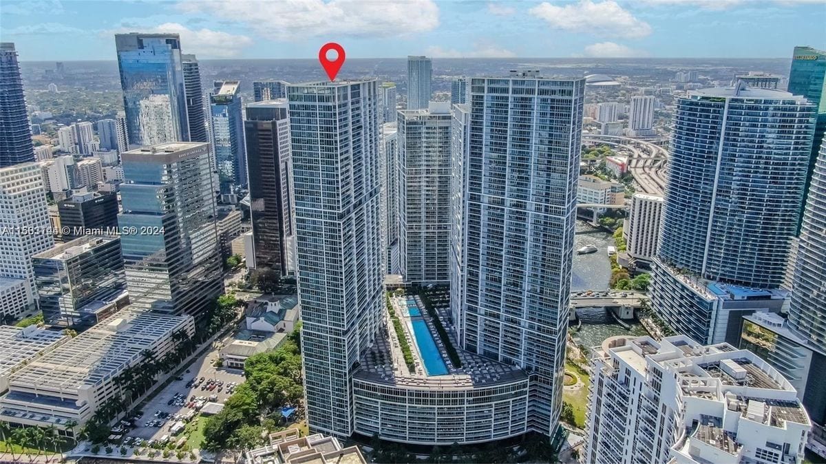 Primary Photo - 495 Brickell Ave