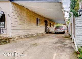 Building Photo - 400 E Roberts Ln