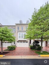 Building Photo - 2137 Royal Lodge Dr