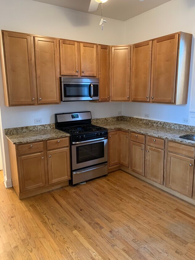Big kitchen - 1906 S Union Ave