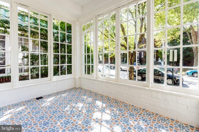 Foto del edificio - 2825 N Howard St