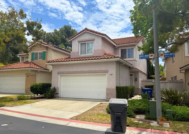 Foto del edificio - Updated Home with Modern Kitchen, Fireplace & Private Backyard