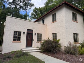 Building Photo - 2616 SW 4th Pl