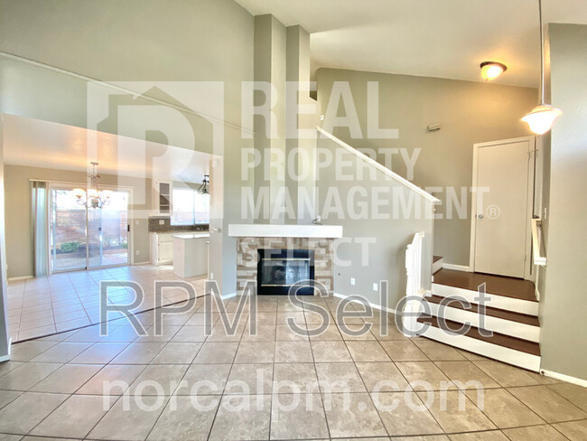 Foto del edificio - 8212 Shannon Oak Ln